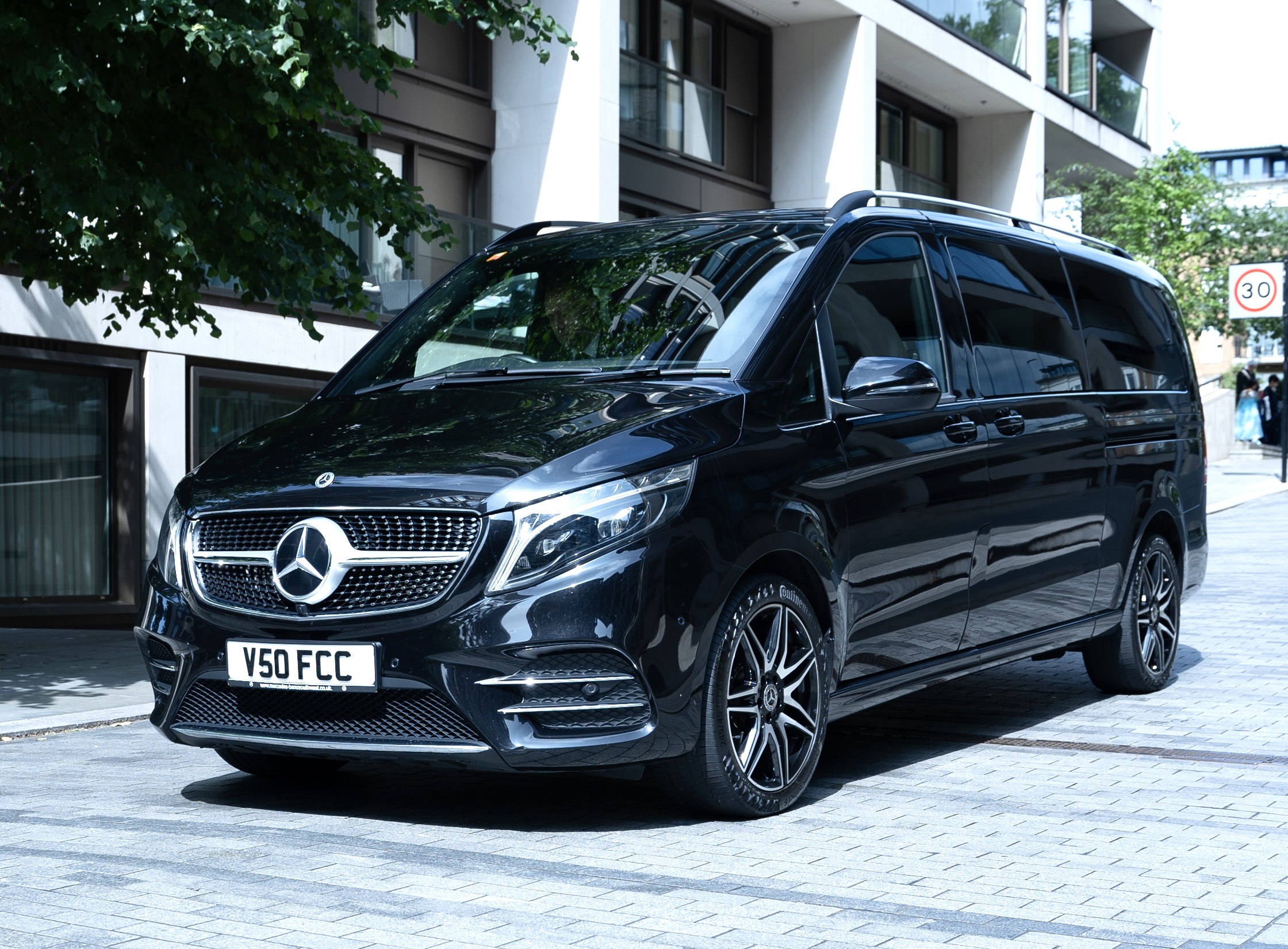 Black Mercedes V-Class 7-seater chauffeur MPV in London