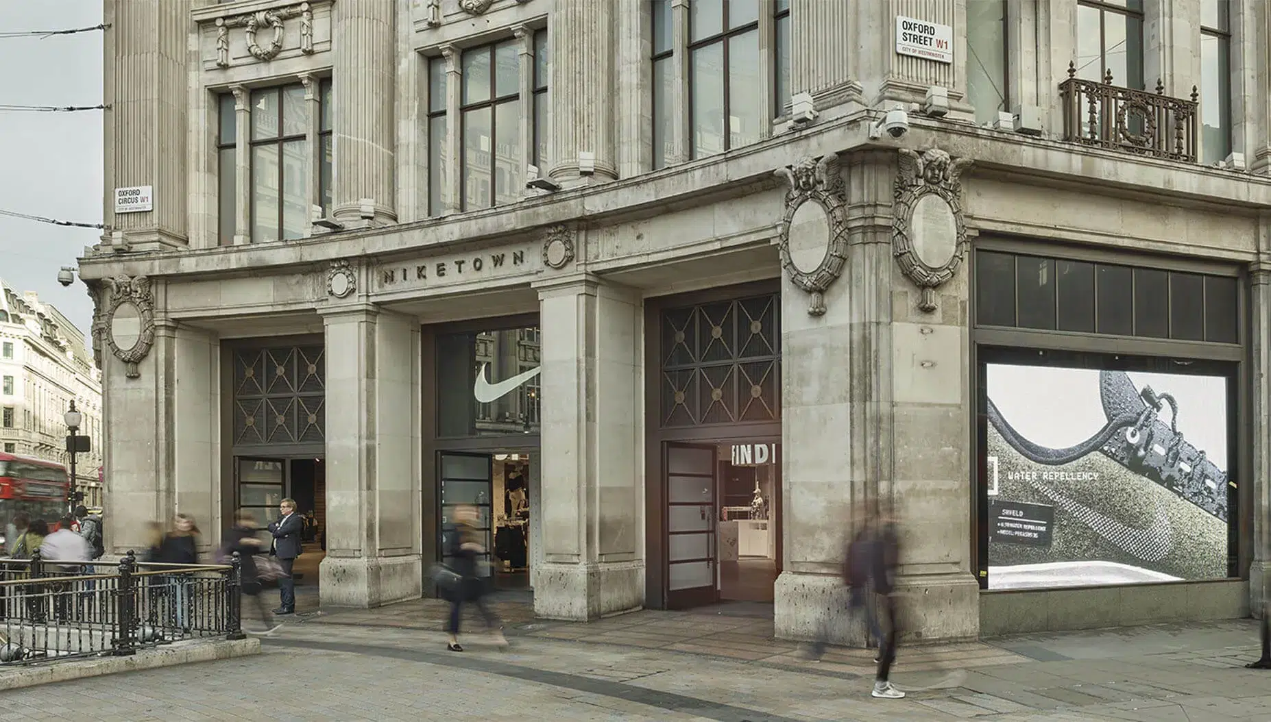 First Class Chauffeur Oxford Street | Luxury London Transfers, photo 3