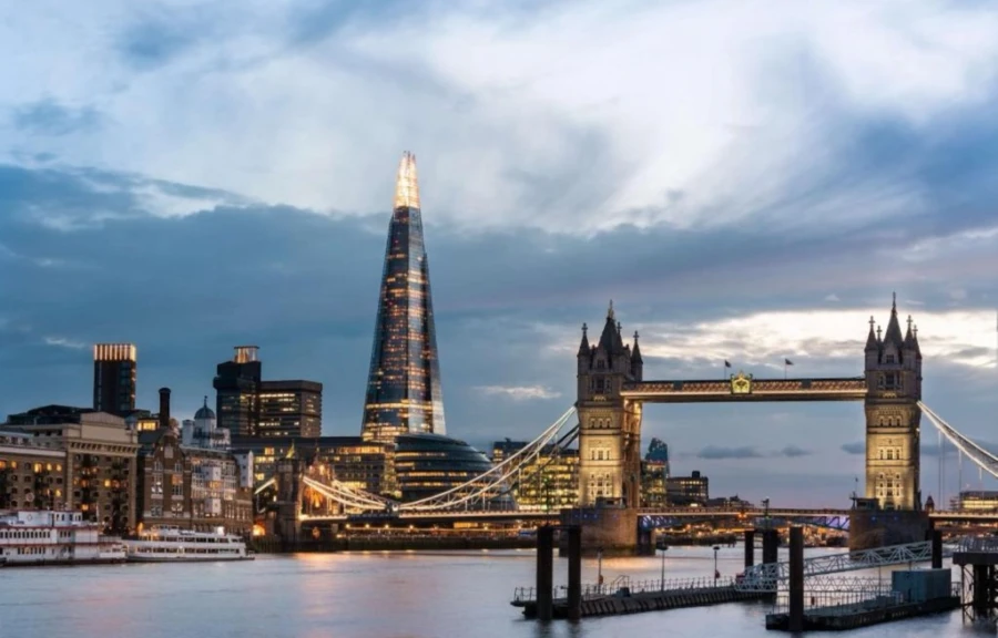 Luxury 5-Star Hotels at London Bridge, London | FCC, photo