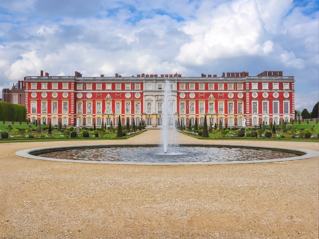 Hampton Court Palace - FC Chauffeurs