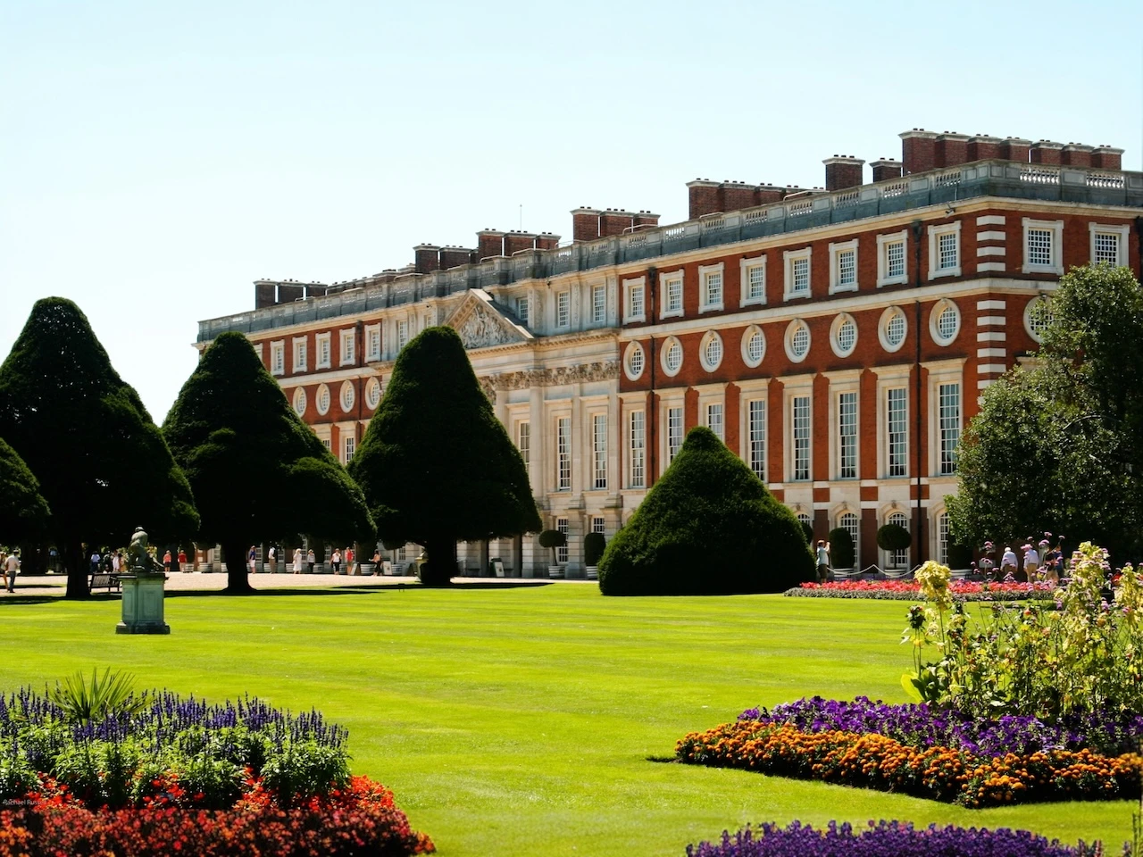 Hampton Court Palace - FC Chauffeurs