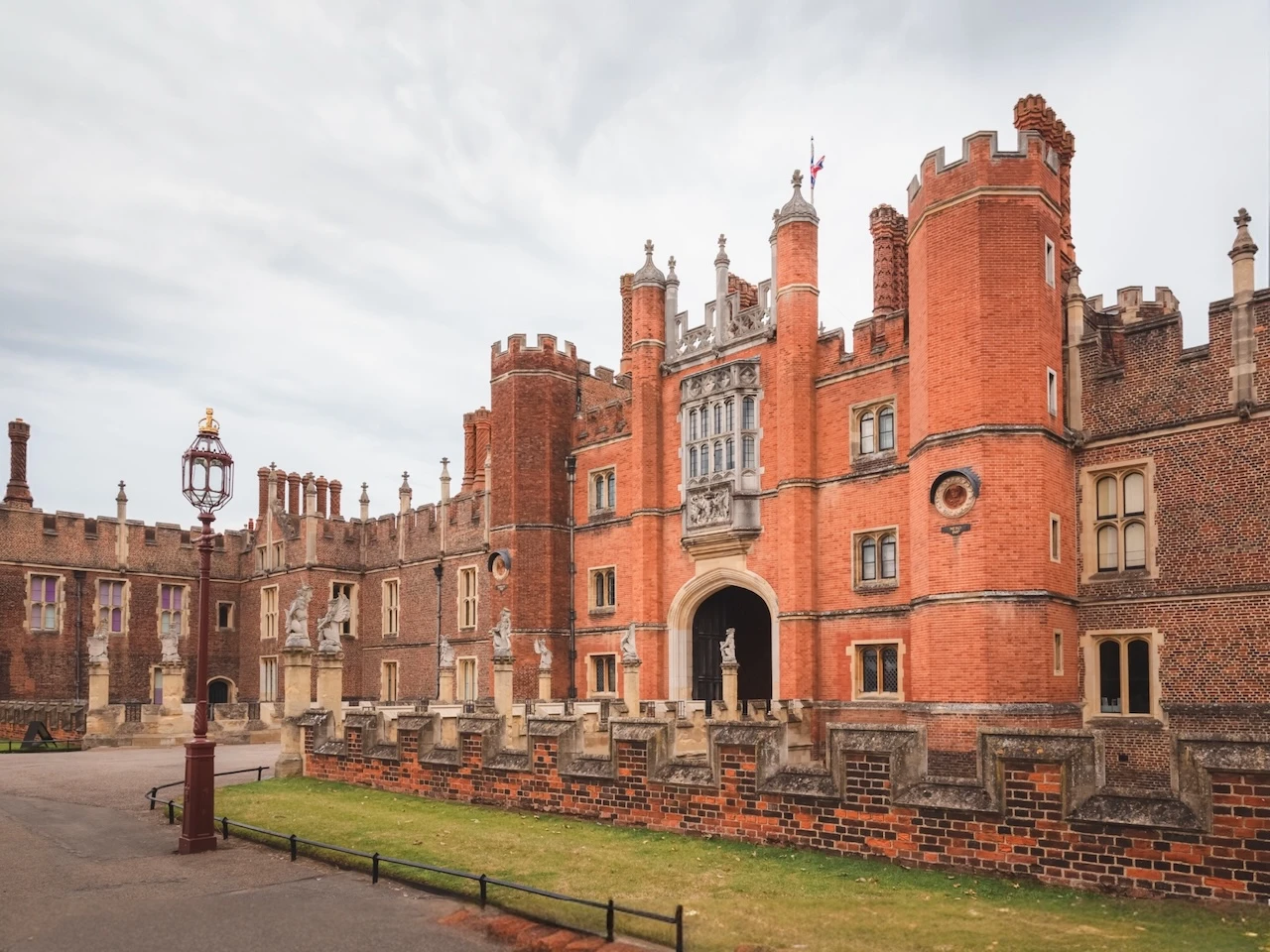 Hampton Court Palace - FC Chauffeurs