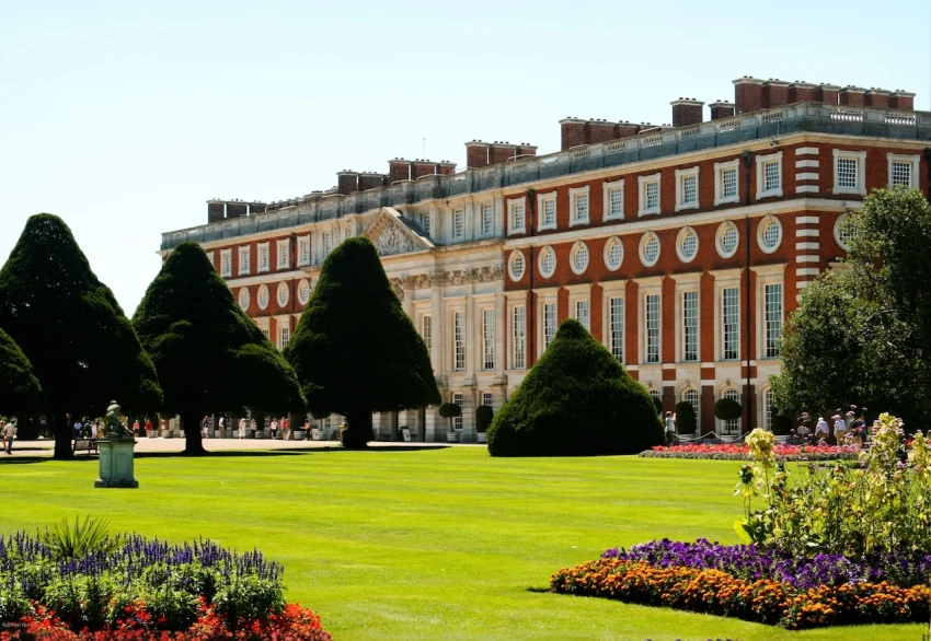Hampton Court Palace - FC Chauffeurs