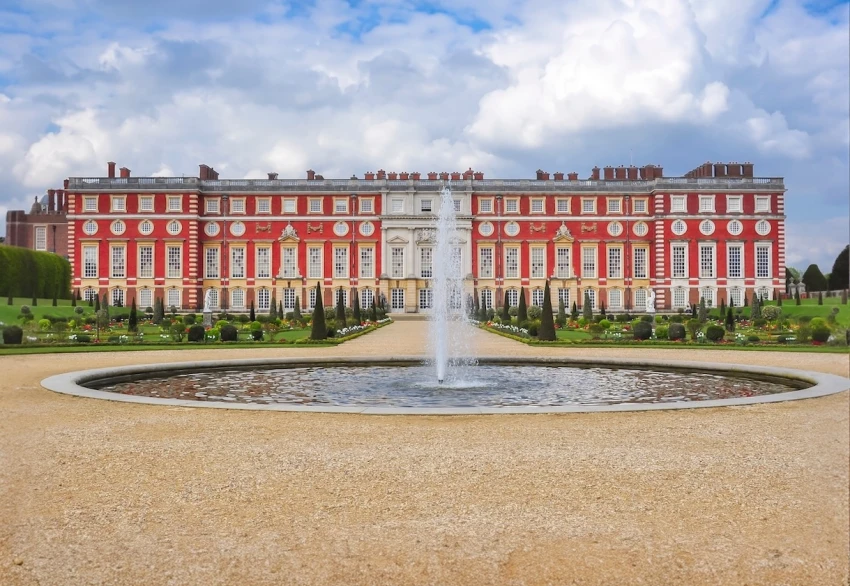 Hampton Court Palace - FC Chauffeurs