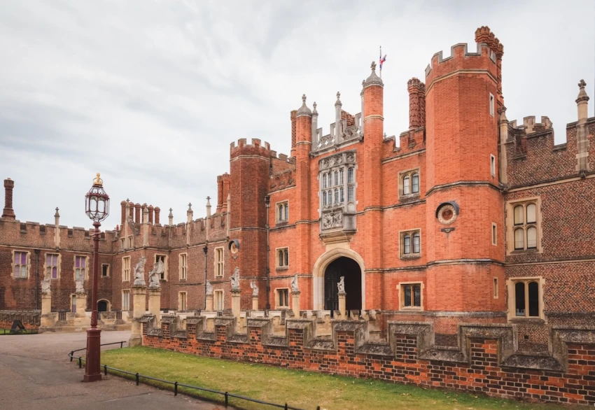 Hampton Court Palace - FC Chauffeurs